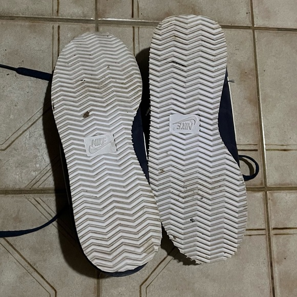 Nike, 7, Blue w/ White swoosh - Picture 2 of 5